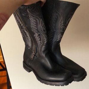 Frye Zipper Lug Sole Boots Wing Design 8/8.5